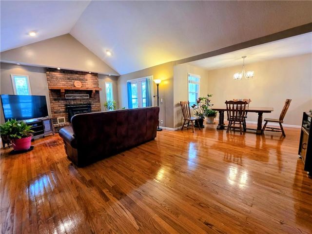 1818 Hilltop Drive, Country Club, MO 64505