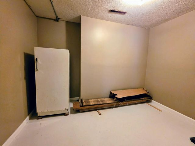 1818 Hilltop Drive, Country Club, MO 64505