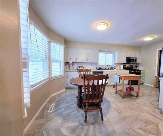 1818 Hilltop Drive, Country Club, MO 64505