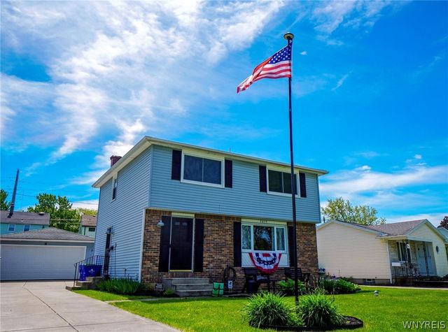 5079 Chapman Parkway, Hamburg, NY 14075