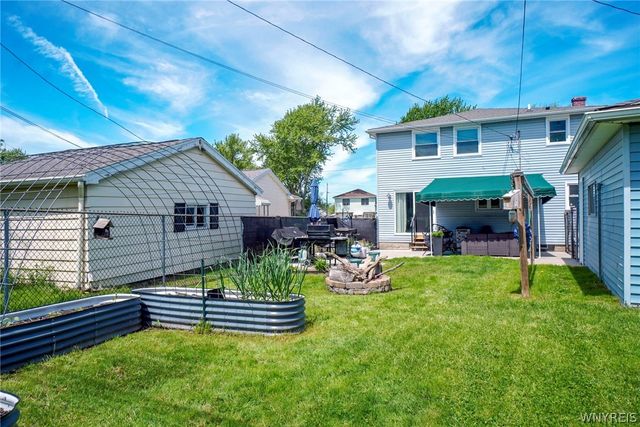 5079 Chapman Parkway, Hamburg, NY 14075