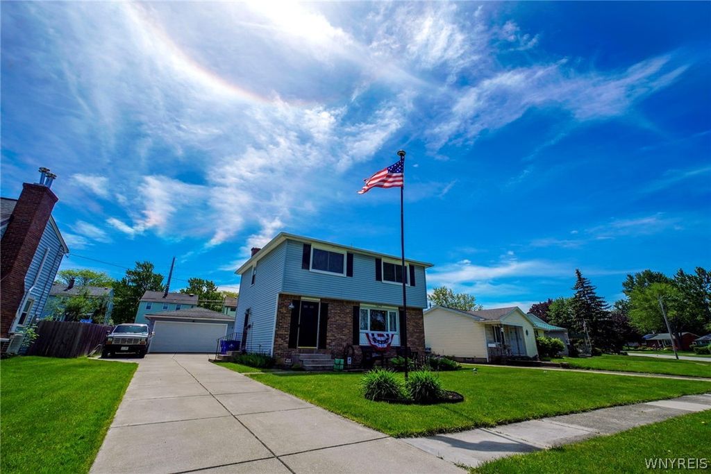 5079 Chapman Parkway, Hamburg, NY 14075