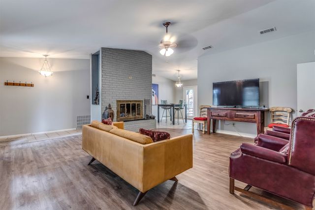 2221 N Mill Street, Lewisville, TX 75057