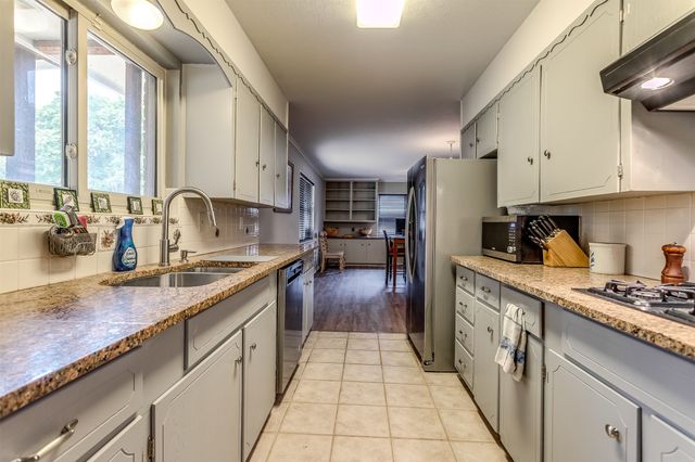 2221 N Mill Street, Lewisville, TX 75057
