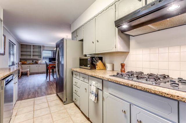 2221 N Mill Street, Lewisville, TX 75057