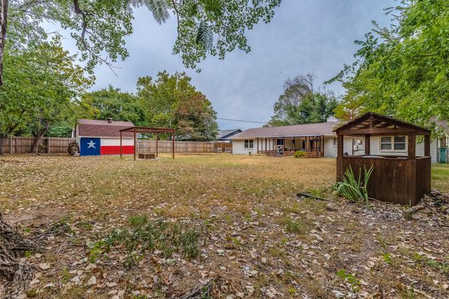 2221 N Mill Street, Lewisville, TX 75057
