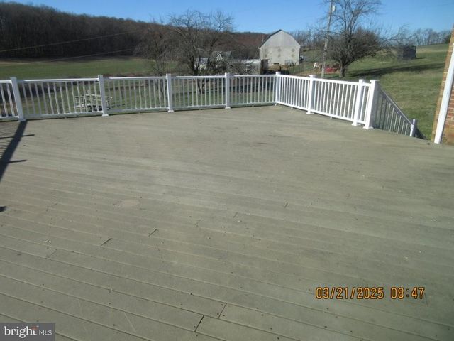 6611 STELTZ RD, Glen Rock, PA 17327