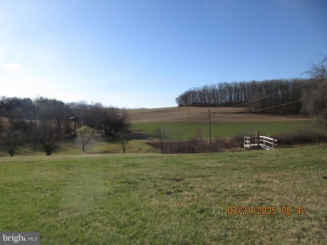 6611 STELTZ RD, Glen Rock, PA 17327