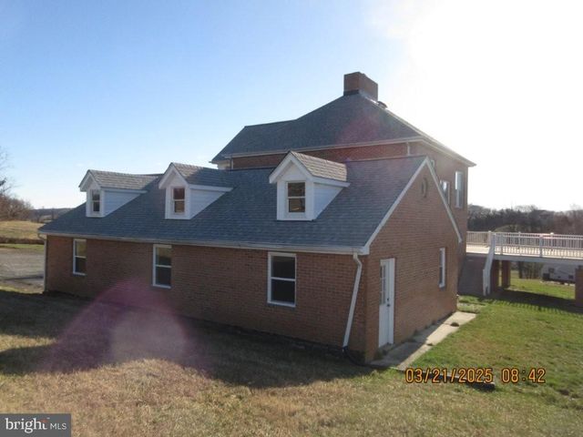 6611 STELTZ RD, Glen Rock, PA 17327