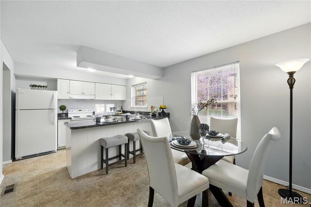 11921 Villa Dorado Drive A, St Louis, MO 63146