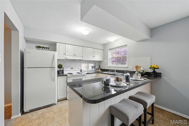 11921 Villa Dorado Drive A, St Louis, MO 63146