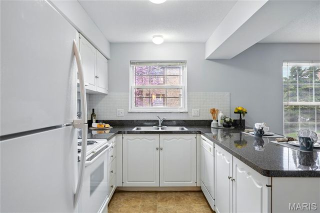 11921 Villa Dorado Drive A, St Louis, MO 63146