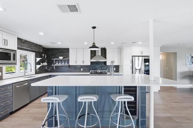 670 SUNSET DRIVE S, St Petersburg, FL 33707