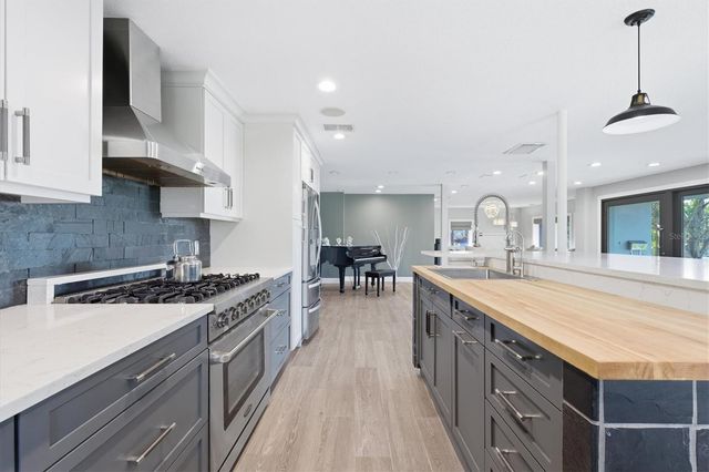 670 SUNSET DRIVE S, St Petersburg, FL 33707