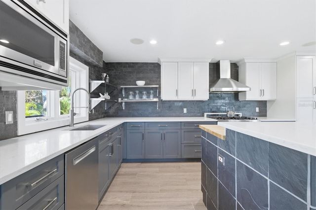 670 SUNSET DRIVE S, St Petersburg, FL 33707