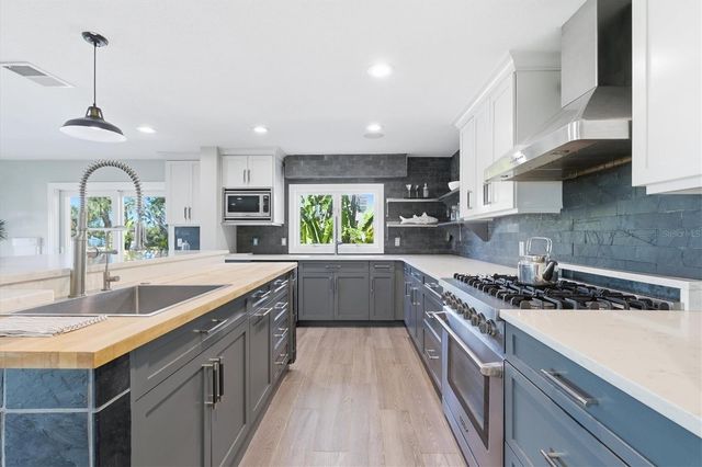 670 SUNSET DRIVE S, St Petersburg, FL 33707