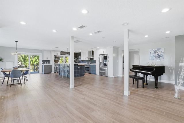 670 SUNSET DRIVE S, St Petersburg, FL 33707