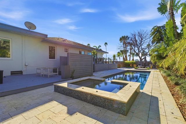 670 SUNSET DRIVE S, St Petersburg, FL 33707