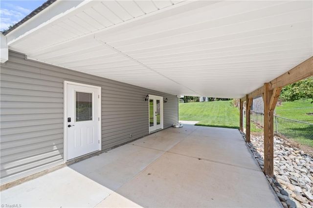 114 Cedardale Lane, King, NC 27021