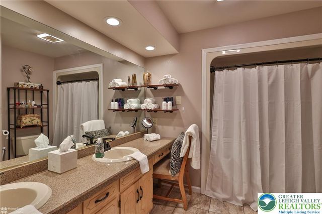 2821 Center Street, Bethlehem City, PA 18017