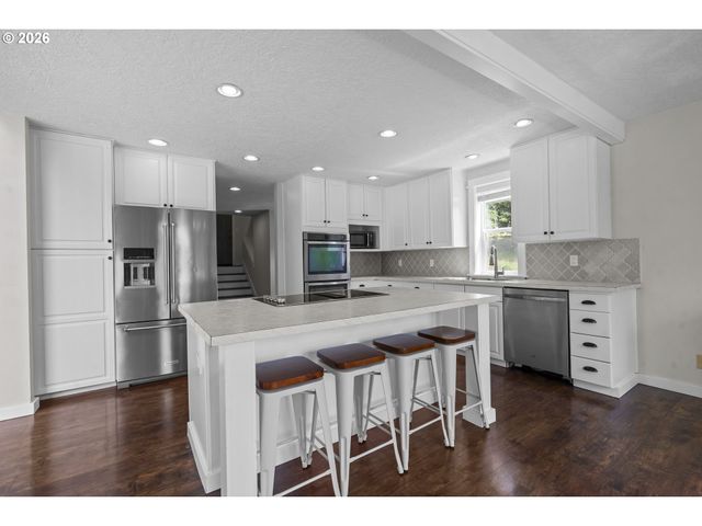 2380 EMMETT Dr Nw, Salem, OR 97304