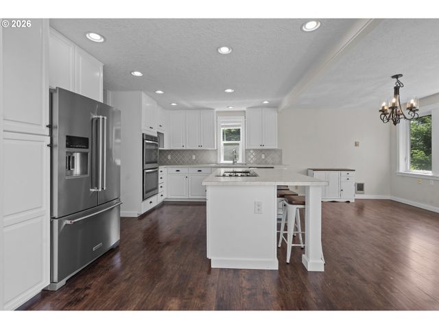 2380 EMMETT Dr Nw, Salem, OR 97304
