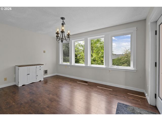 2380 EMMETT Dr Nw, Salem, OR 97304