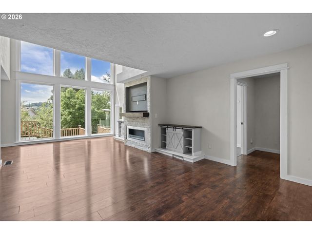 2380 EMMETT Dr Nw, Salem, OR 97304