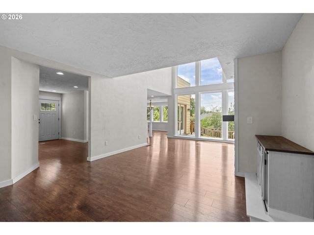 2380 EMMETT Dr Nw, Salem, OR 97304