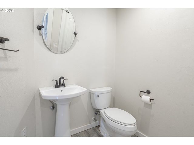2380 EMMETT Dr Nw, Salem, OR 97304