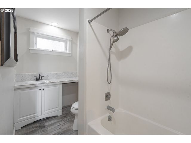 2380 EMMETT Dr Nw, Salem, OR 97304