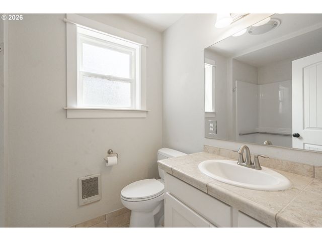 2380 EMMETT Dr Nw, Salem, OR 97304