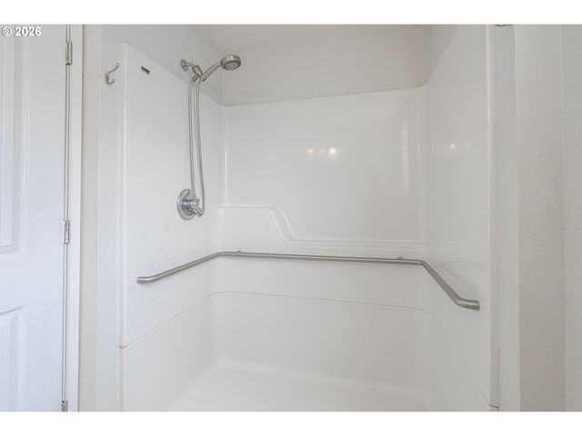 2380 EMMETT Dr Nw, Salem, OR 97304