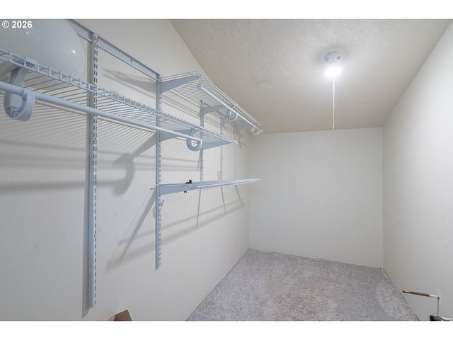 2380 EMMETT Dr Nw, Salem, OR 97304