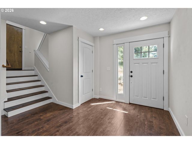 2380 EMMETT Dr Nw, Salem, OR 97304