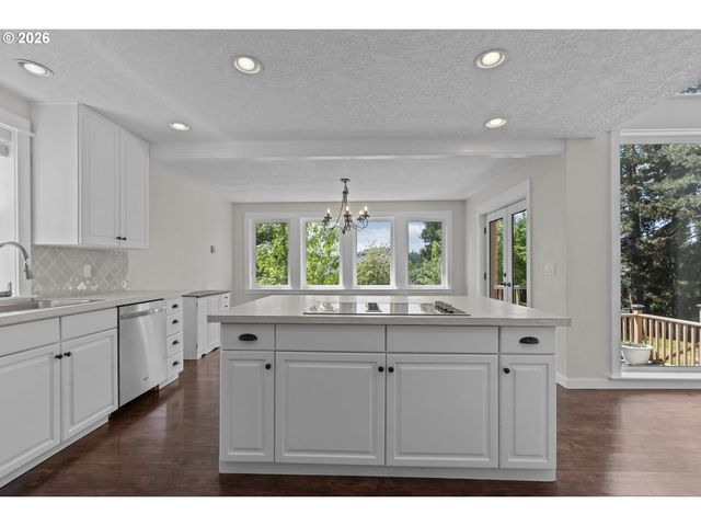 2380 EMMETT Dr Nw, Salem, OR 97304