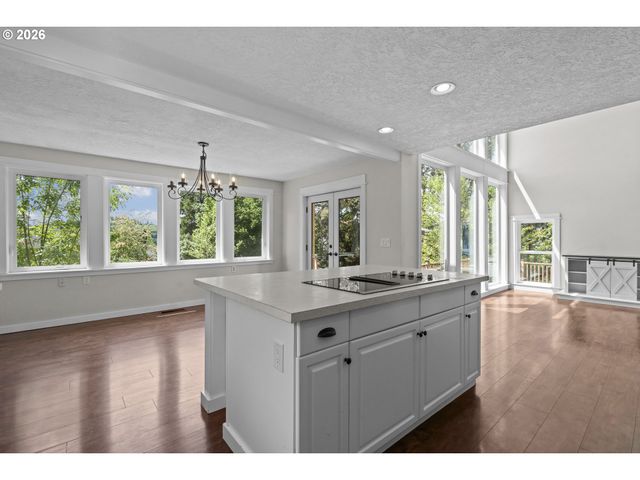2380 EMMETT Dr Nw, Salem, OR 97304