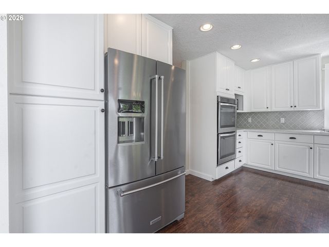 2380 EMMETT Dr Nw, Salem, OR 97304
