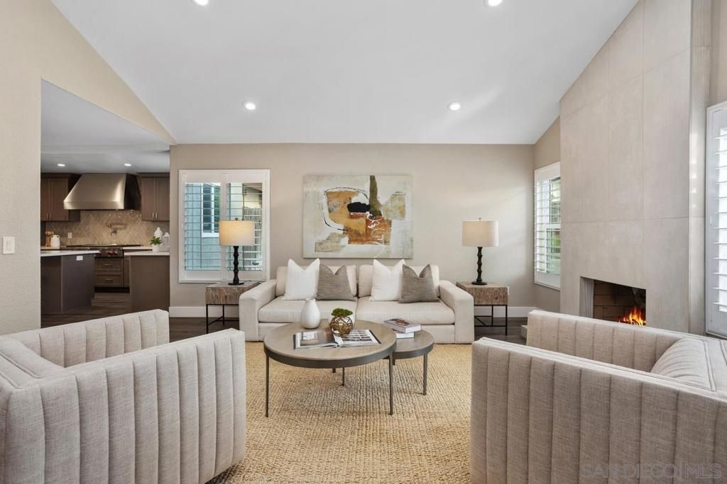 Image 2 of property listing at 2112 Park Dale Ln, Encinitas, CA 92024