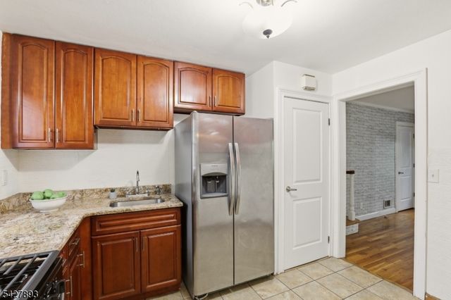 721 Beechwood Rd, Linden City, NJ 07036