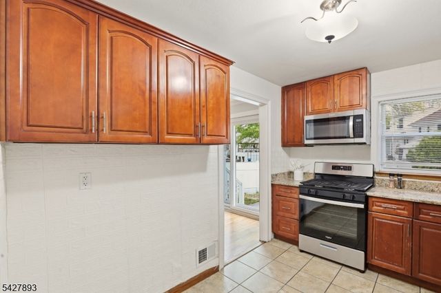 721 Beechwood Rd, Linden City, NJ 07036