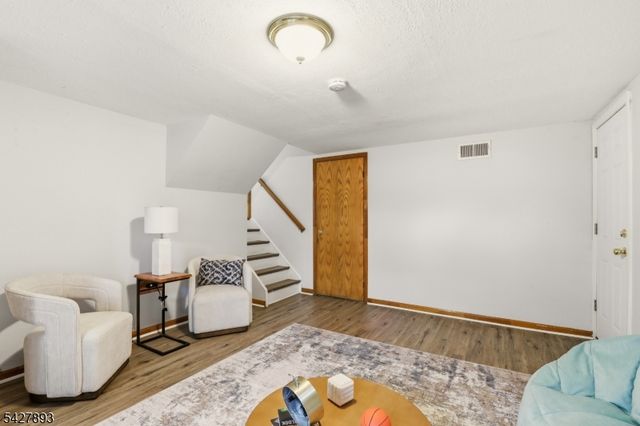 721 Beechwood Rd, Linden City, NJ 07036