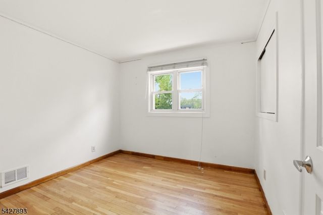 721 Beechwood Rd, Linden City, NJ 07036