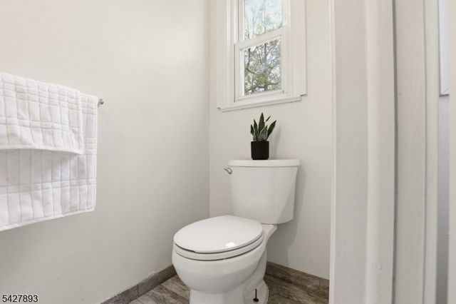 721 Beechwood Rd, Linden City, NJ 07036