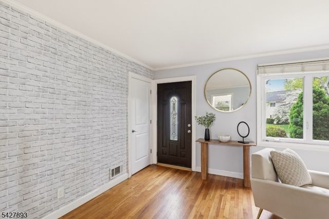 721 Beechwood Rd, Linden City, NJ 07036