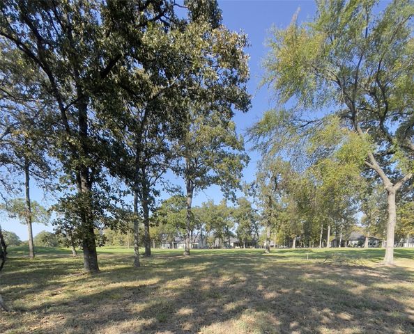 245 Saint Andrews Drive, Mabank, TX 75156