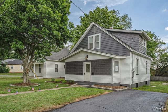 210 Springer Avenue, Edwardsville, IL 62025