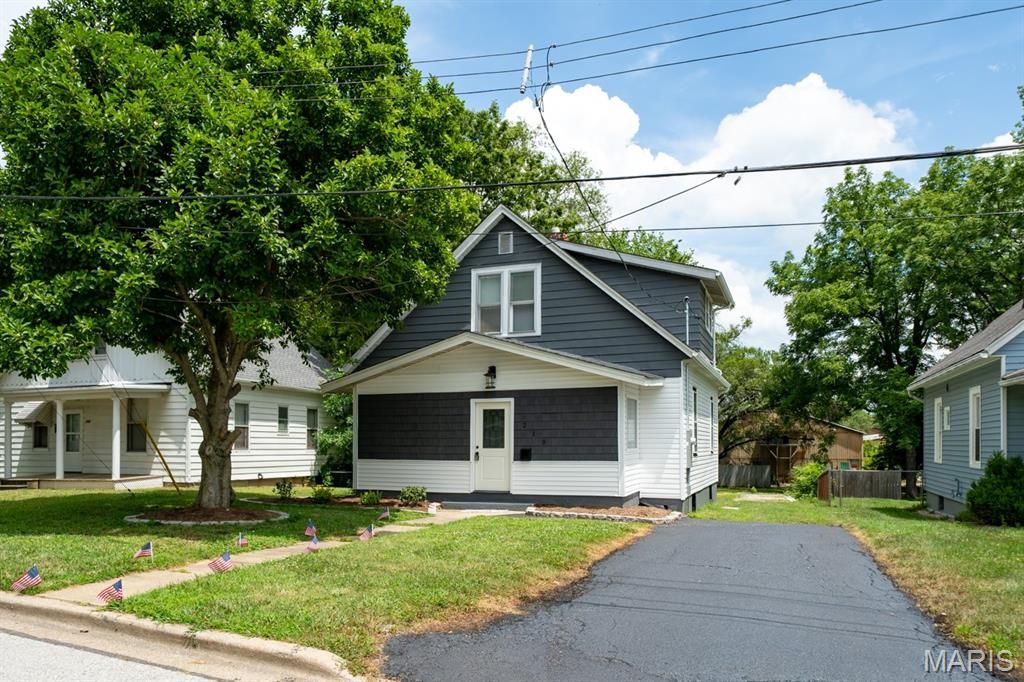 210 Springer Avenue, Edwardsville, IL 62025