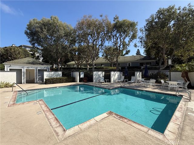 200 Paris 210, Newport Beach, CA 92663