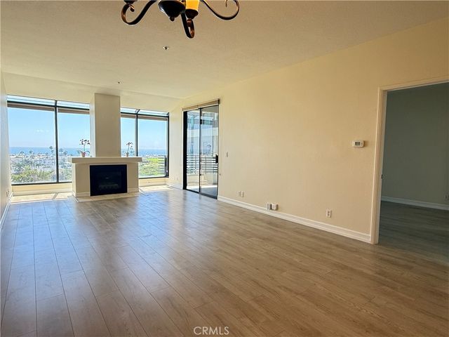 200 Paris 210, Newport Beach, CA 92663